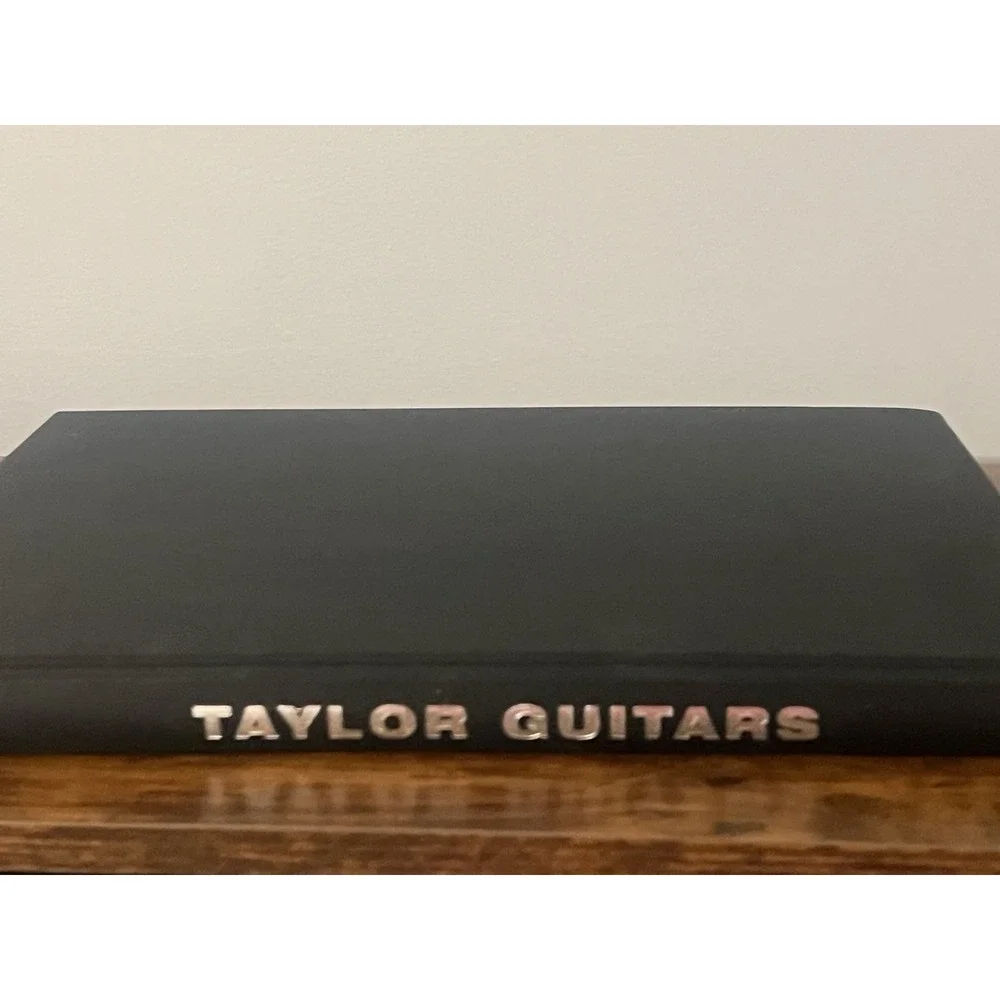 Taylor Guitars 30 Years‎ of a New American Classic Hardcover – Slight Bend